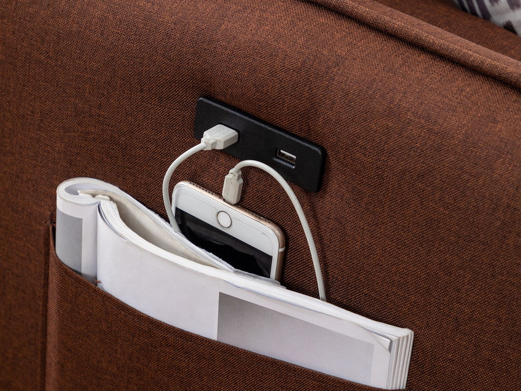 Mia - Sofá seccional tipo chaise longue con cargador USB y cojines