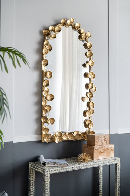 Espejo de pared arqueado de cuerpo entero con detalles de hojas, espejo decorativo para sala de estar y dormitorio, dorado
