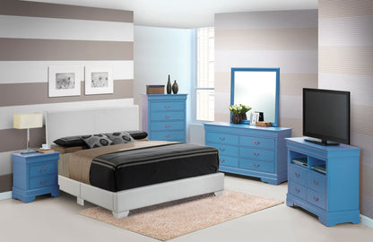 Elegant Platform Bed For Relaxed Spaces