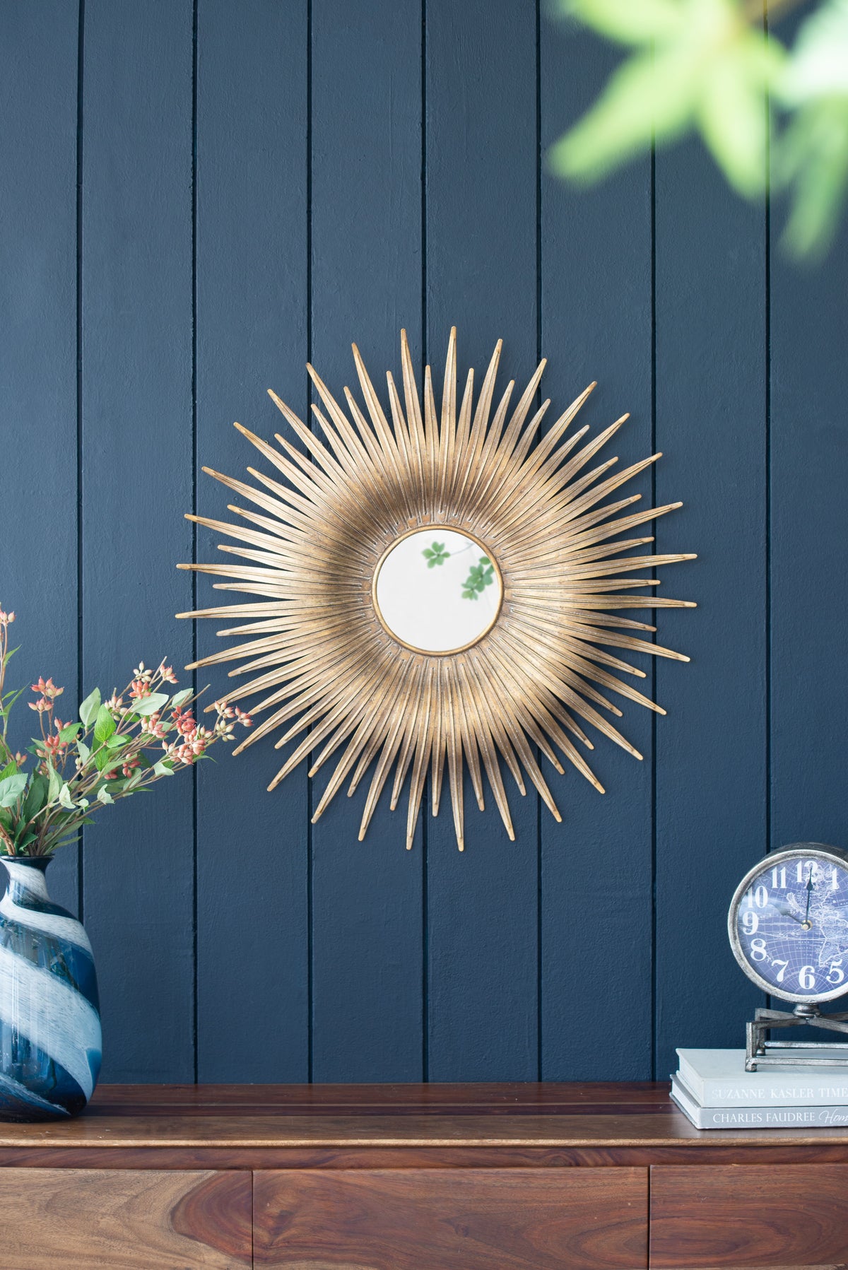 Espejo de pared de metal con diseño retro y efecto rayos de sol, ideal para dormitorio, vestidor, pasillo o sala de estar - Dorado