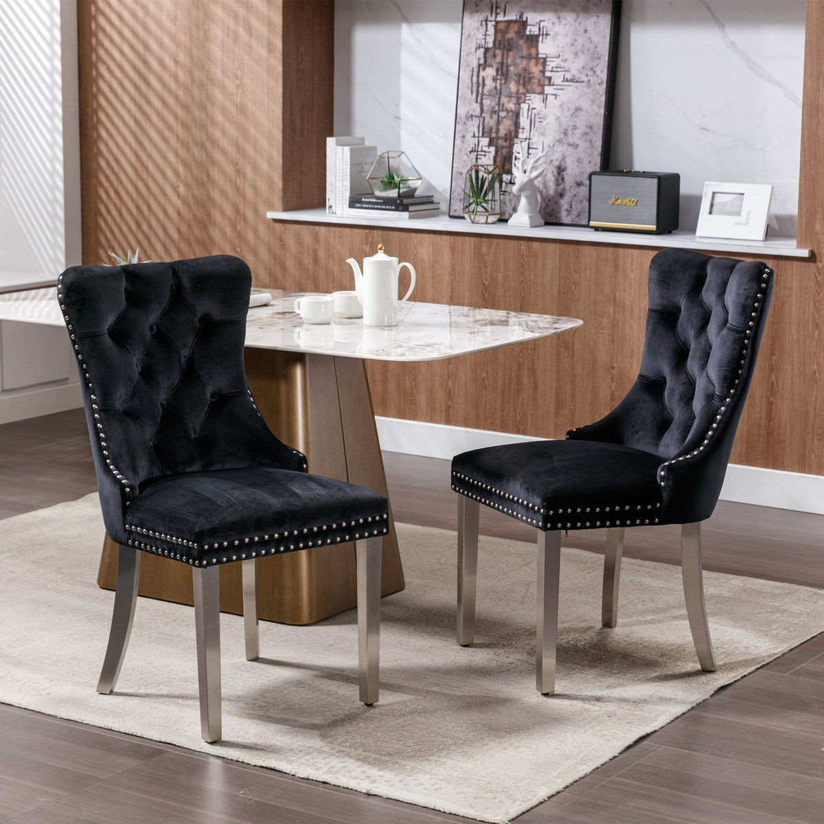 Nikki - Silla de comedor moderna y de alta gama, de madera maciza capitoné, tapizada en terciopelo, con patas de acero inoxidable cromado y ribete de tachuelas (juego de 2)