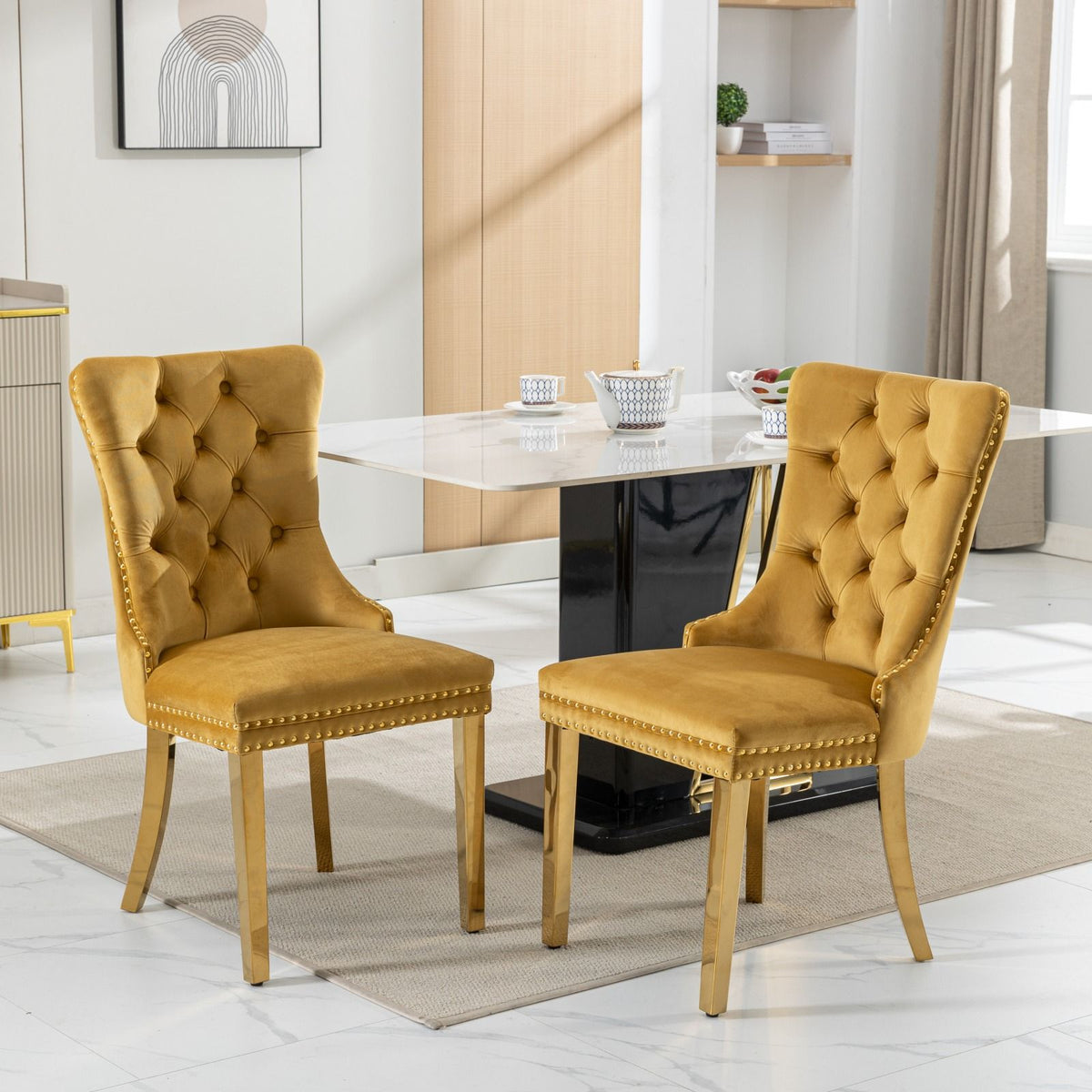 Nikki - Silla de comedor moderna y de alta gama, de madera maciza capitoné, tapizada en terciopelo, con patas de acero inoxidable dorado y ribete de tachuelas (juego de 2)