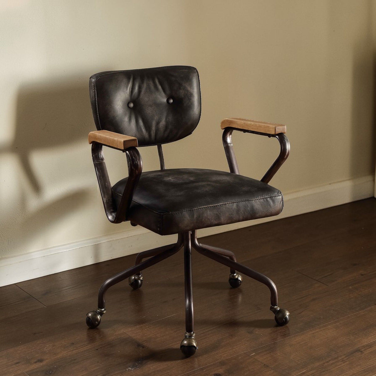 Hallie - Silla de oficina de cuero de grano superior - Negro vintage